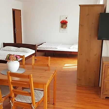Lodge Julus