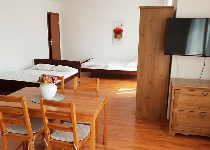 Julus 山林小屋 莱鲍